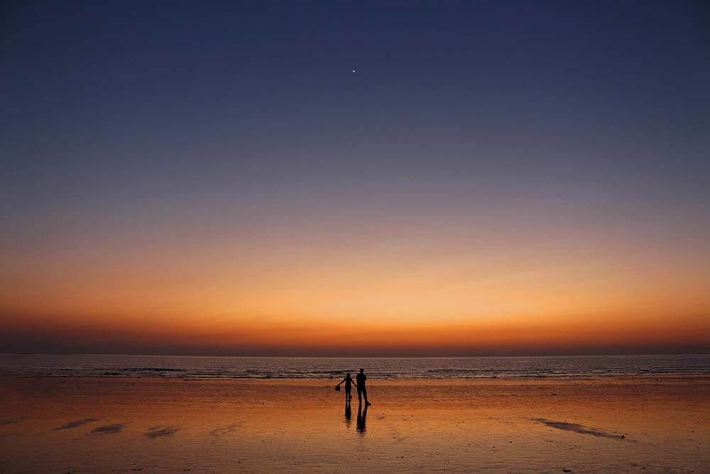 best sunset spots in mumbai : juhu beach