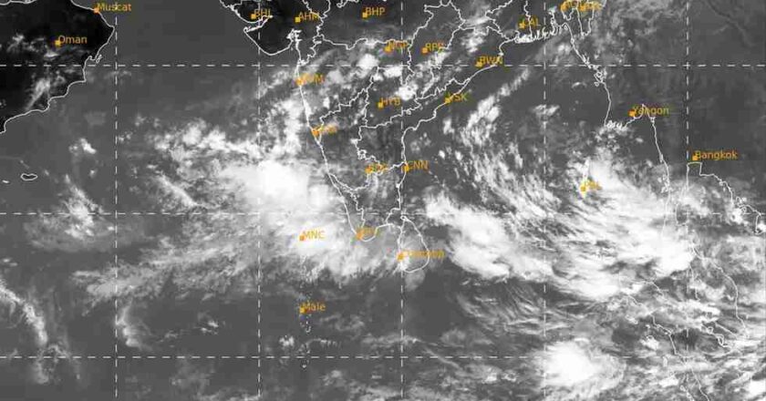 #MumbaiRains Latest Twitter Update: Will #CycloneSitrang hit Mumbai?